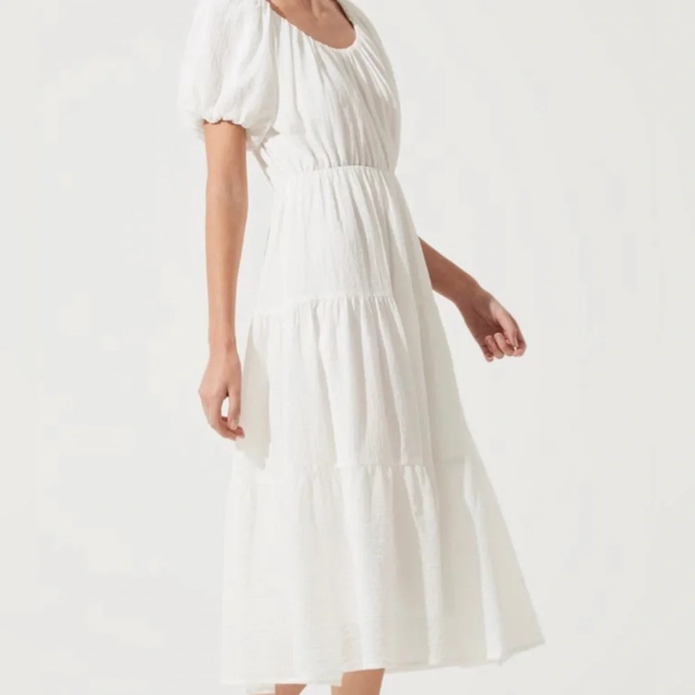 ASTR THE LABEL smocked tiered maxi dress Sz M - Picture 1 of 9